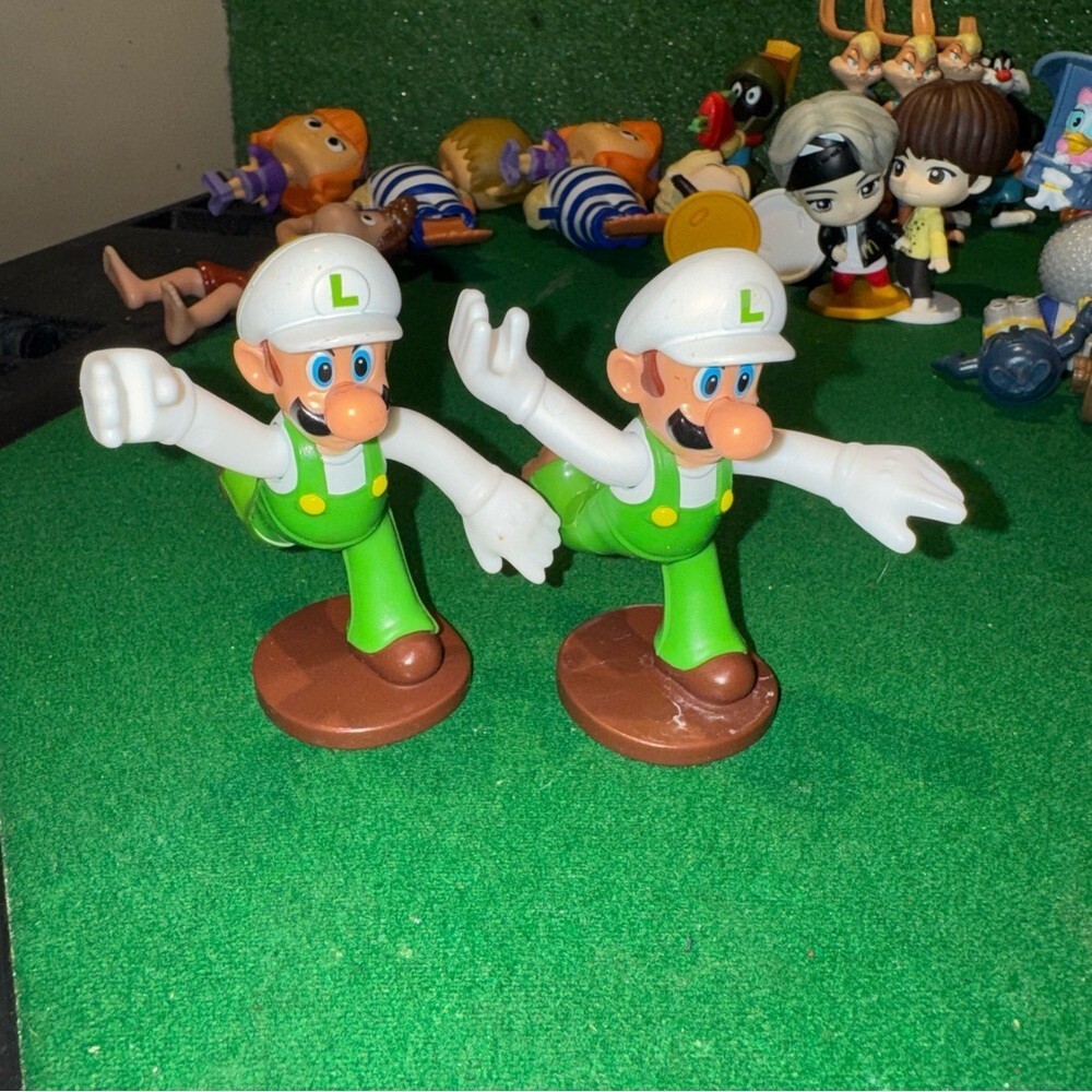 2018 Nintendo Super Mario‎ Bros. Luigi Happy Meal toys from McDonald's (2)